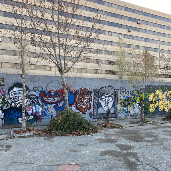 دیوار گرافیتی شهرک اکتابان