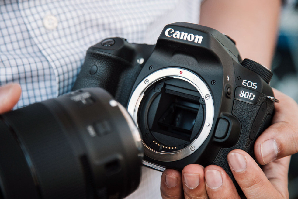 بررسی دوربین Canon 80D
