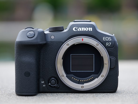 Canon-EOS-R7